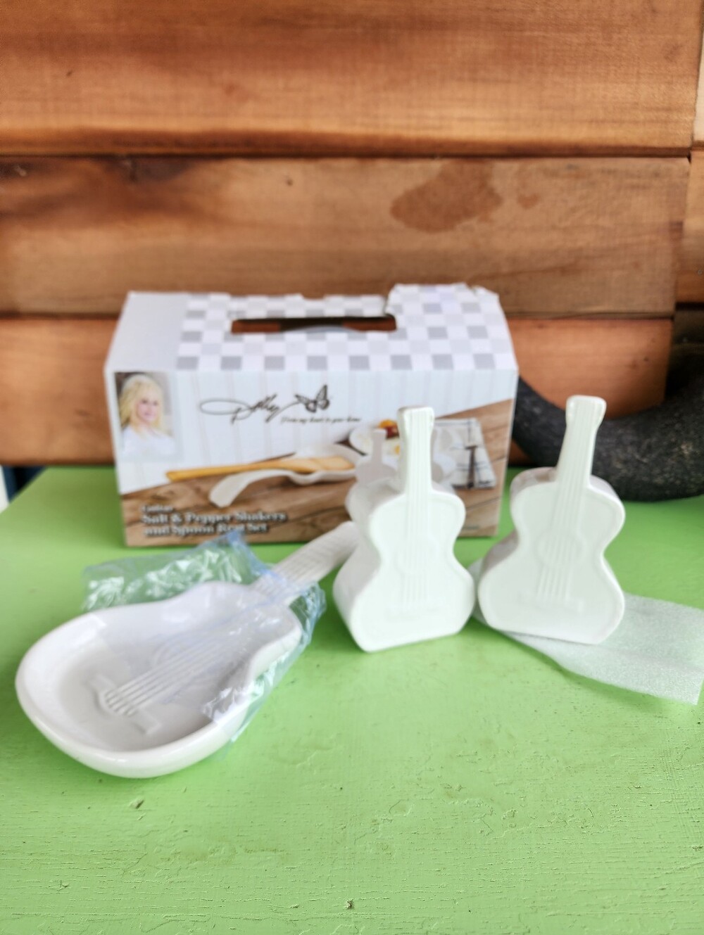 Dolly Parton Ceramic Guitar Salt & Pepper Shaker & Spoon Rest Set NIB